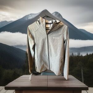 Columbia Women’s Softshell Hooded Jacket – Size Small